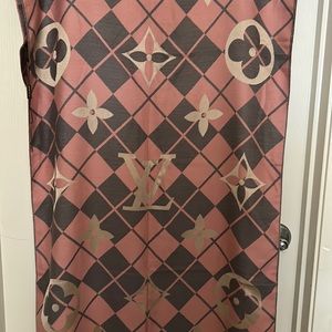 LV scarf